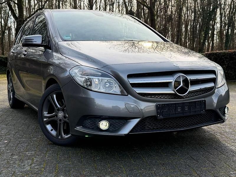 Gebraucht Mercedes B180 122 PS (89 kW) 2013 Grau Van / Kleinbus