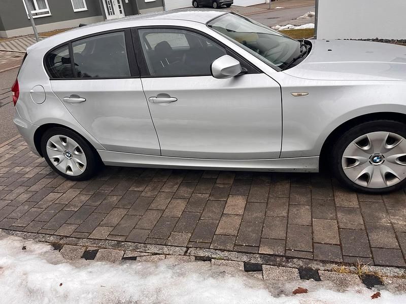 Gebraucht BMW 118 143 PS (105 kW) 2010 Silber Kleinwagen