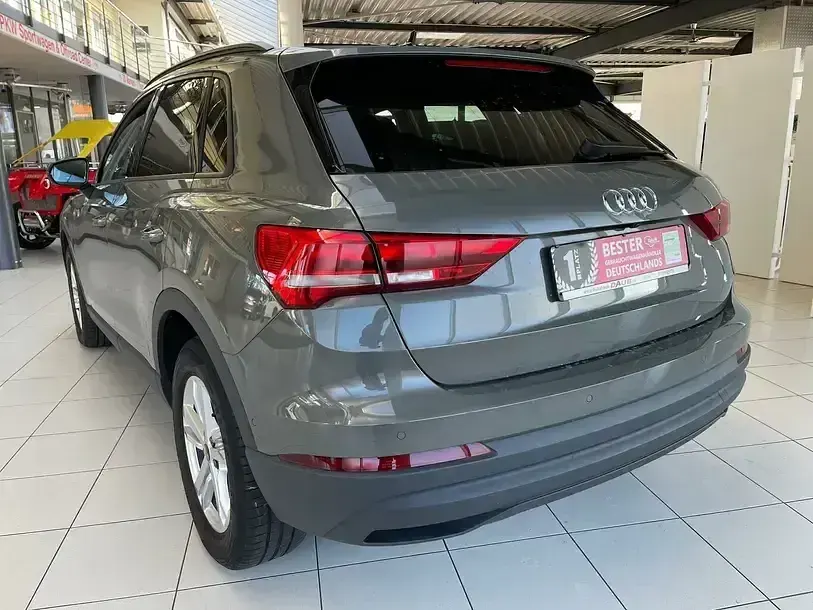 Gebraucht Audi Q3 Business 150 PS (110 kW) 2023 Chronosgrau metallic SUV