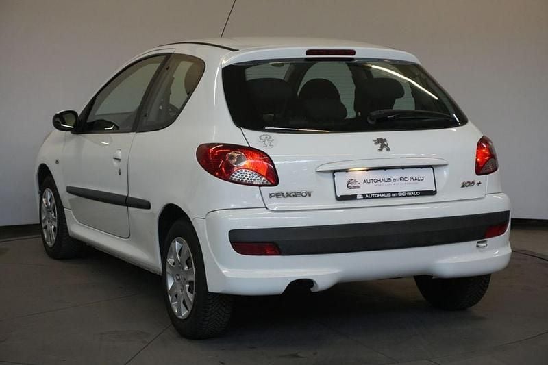 Gebraucht Peugeot 206+ Basis 75 PS (55 kW) 2009 Weiß Kleinwagen