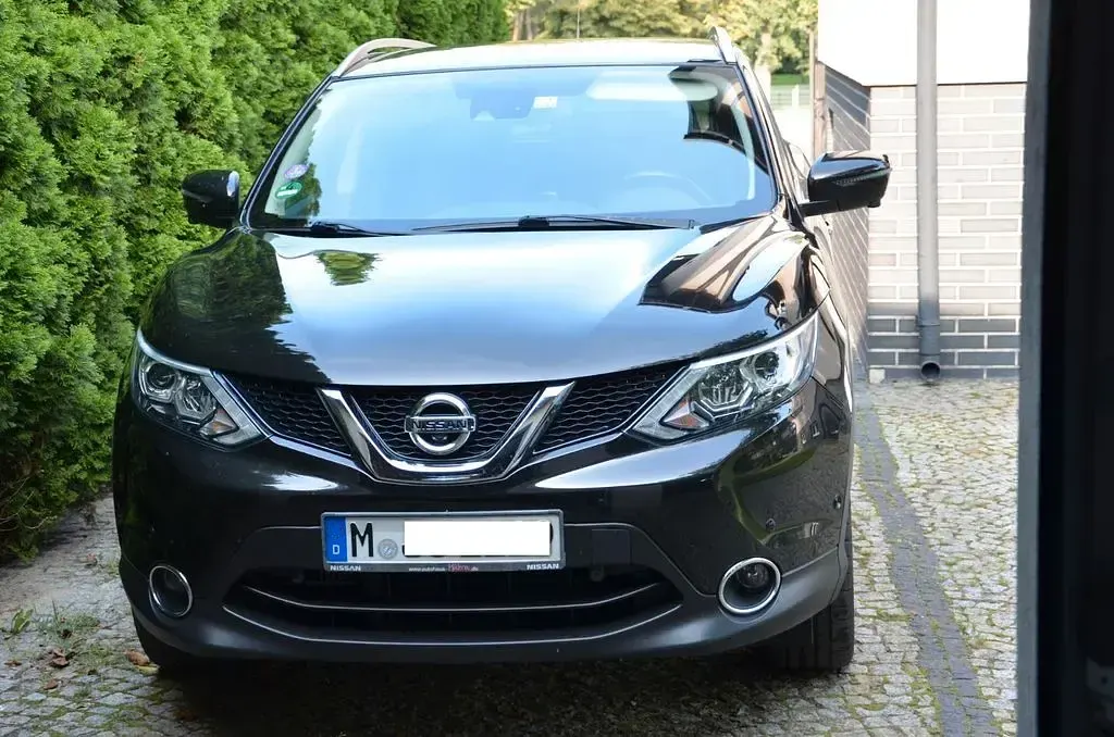Gebraucht Nissan Qashqai Tekna 163 PS (119 kW) 2015 Schwarz SUV