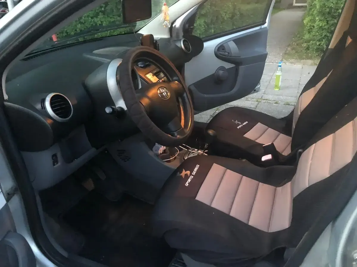 Gebraucht Toyota Aygo 68 PS (50 kW) 2008 Grau Kleinwagen