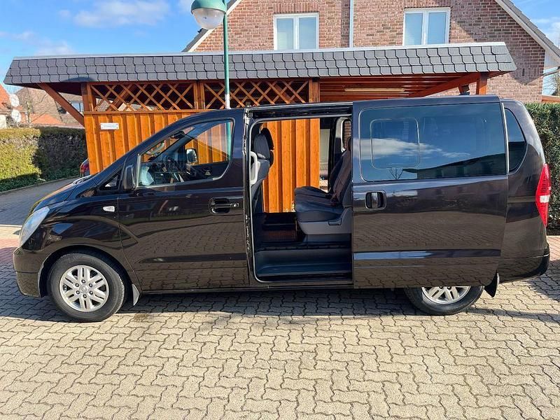 Gebraucht Hyundai H-1 170 PS (125 kW) 2017 Braun Van / Kleinbus