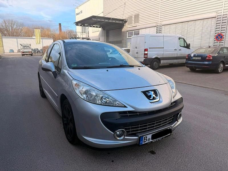 Gebraucht Peugeot 207 120 PS (88 kW) 2008 Silber Kleinwagen