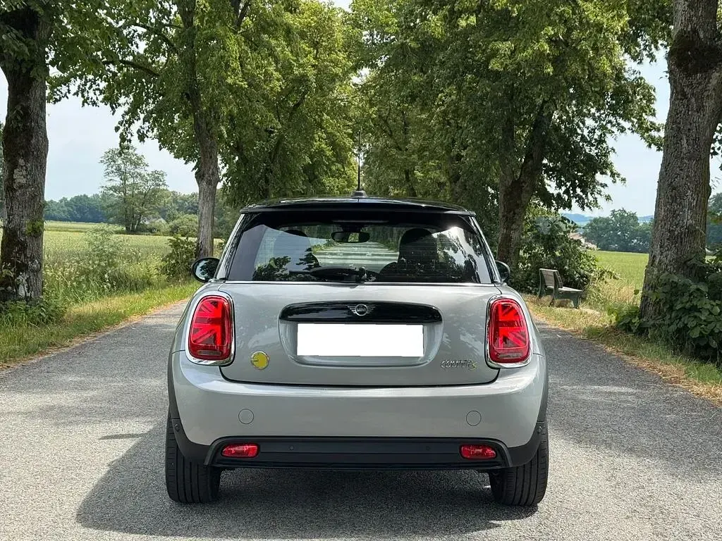 Gebraucht Mini Cooper SE 135 kW (184 PS) 2023 Silber Kleinwagen