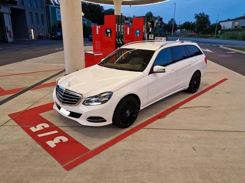 Weiß Gebraucht 2016 Mercedes E200 Kombi | 7.500 € (Teuer) - Bild 1/4