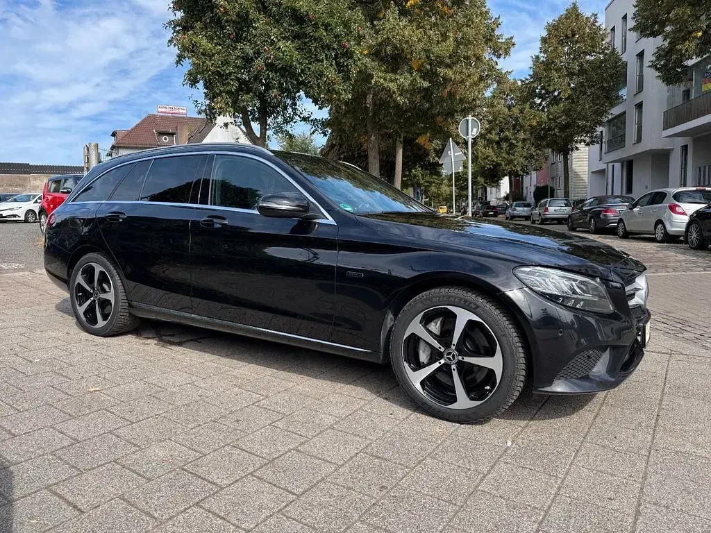 Gebraucht Mercedes C300 194 PS (142 kW) 2021 Schwarz Limousine