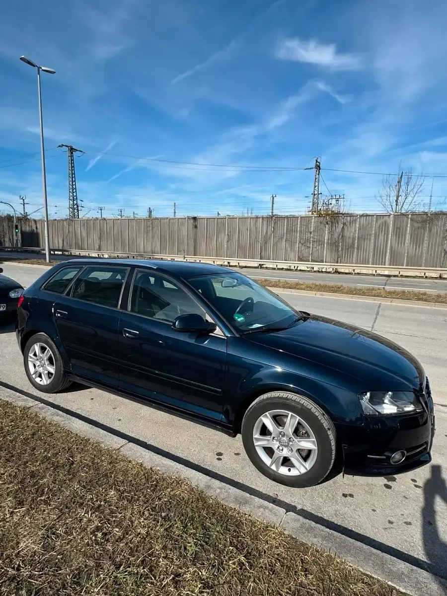 Gebraucht Audi A3 Attraction 125 PS (91 kW) 2010 Blau Kleinwagen