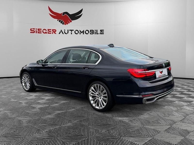 Gebraucht BMW 750L Executive 400 PS (294 kW) 2018 Blau Limousine