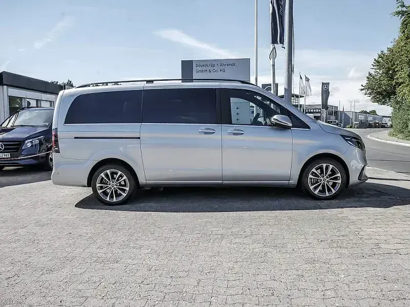 Gebraucht Mercedes V250 Avantgarde 190 PS (139 kW) 2024 Silber Van / Kleinbus