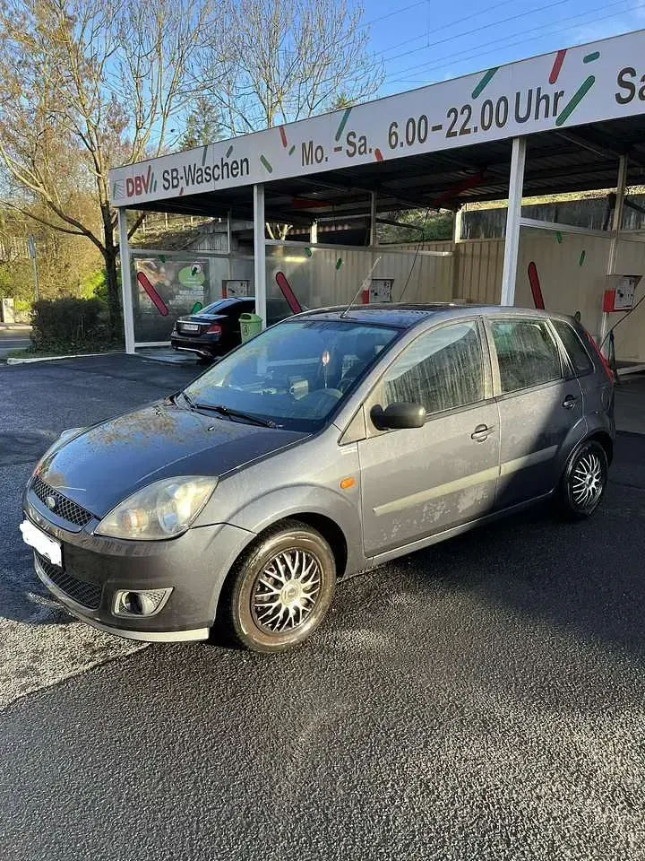 Gebraucht Ford Fiesta 80 PS (58 kW) 2006 Grau Kleinwagen