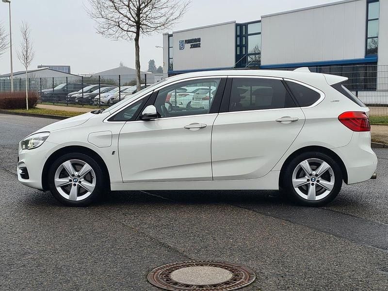 Gebraucht BMW 225 Active Tourer Luxury Line 136 PS (100 kW) 2016 Weiß Van / Kleinbus