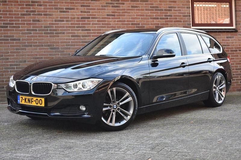 Schwarz Gebraucht 2013 BMW 320 Efficient Dynamics Kombi | 8.793 € (Guter Preis) - Bild 1/4