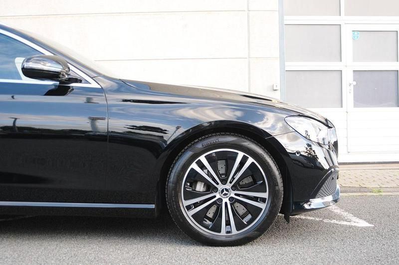Schwarz Gebraucht 2022 Mercedes E400 Limousine | 52.500 € (Guter Preis) - Bild 1/4