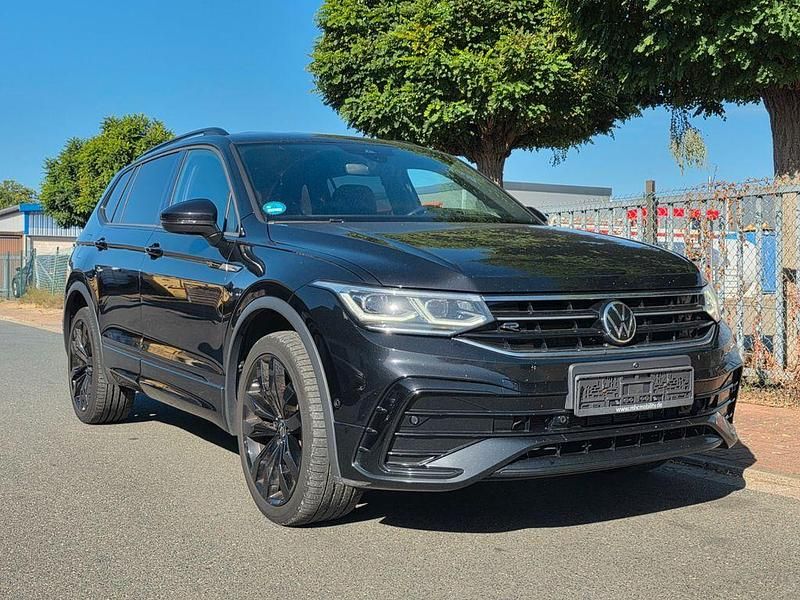 Schwarz Gebraucht 2022 VW Tiguan Allspace R-line SUV | 26.510 € (Fairer Preis) - Bild 1/4