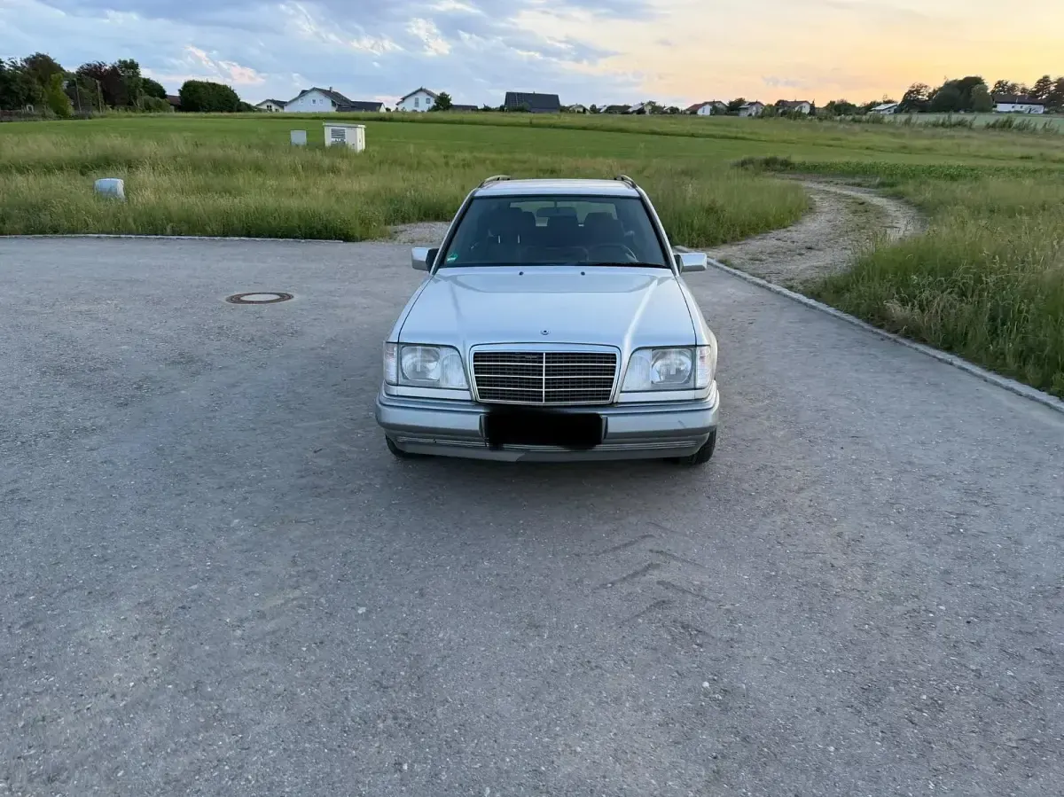 Gebraucht Mercedes 200 136 PS (100 kW) 1995 Silber Kombi