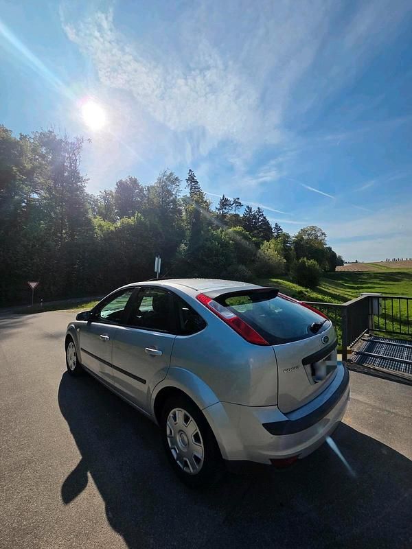 Usata Ford Focus 101 CV (74 kW) 2005 Argento Utilitaria