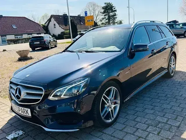 Gebraucht Mercedes E350 AMG 258 PS (189 kW) 2016 Blau Kombi