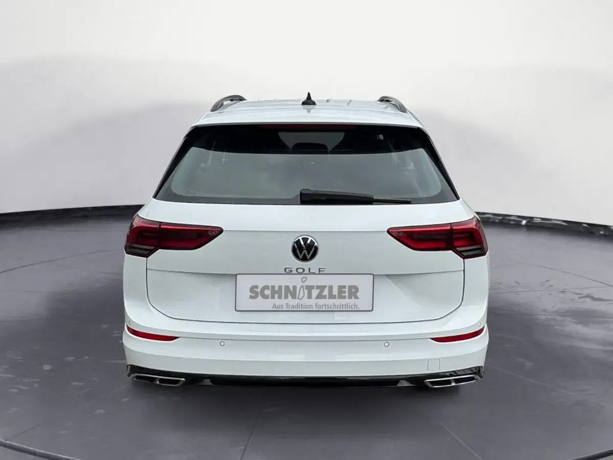 Gebraucht VW Golf VIII R-line 150 PS (110 kW) 2022 Weiss Kombi
