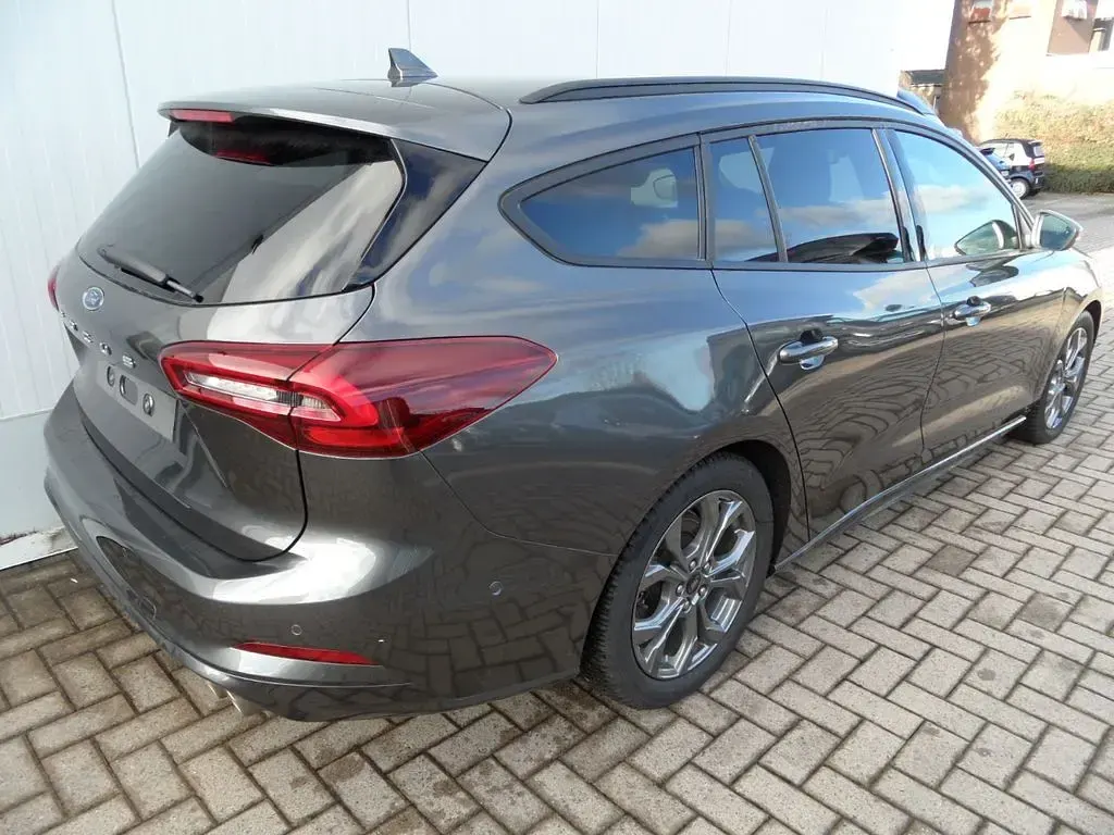 Gebraucht Ford Focus ST-Line X 155 PS (114 kW) 2024 Grau Limousine