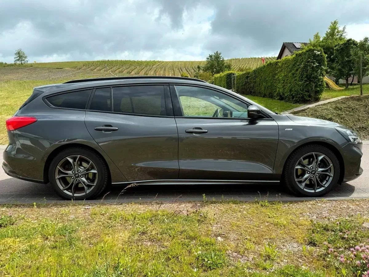 Gebraucht Ford Focus ST-Line 150 PS (110 kW) 2020 Grau Kombi