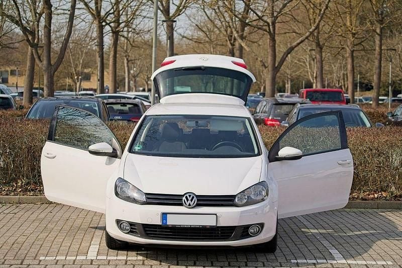 Gebraucht VW Golf VI 122 PS (89 kW) 2009 Weiß Kleinwagen