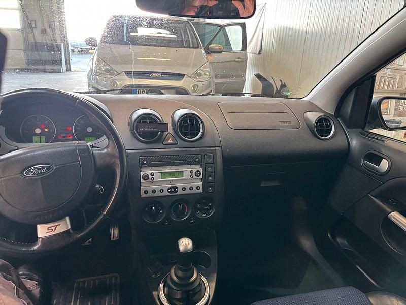 Gebraucht Ford Fiesta ST 150 PS (110 kW) 2005 Blau Kleinwagen