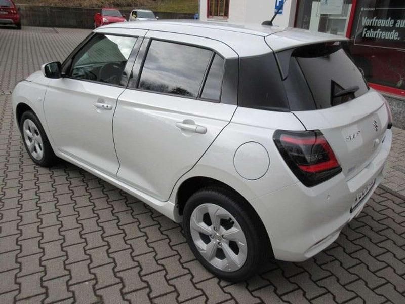Neu Suzuki Swift Comfort 83 PS (61 kW) 2026 Purewhitepearl Kleinwagen