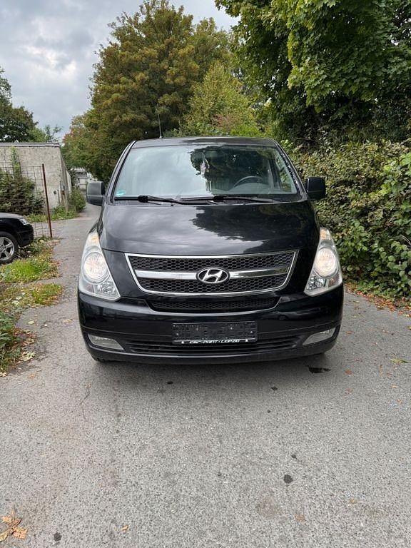 Schwarz Gebraucht 2011 Hyundai H-1 Van / Kleinbus | 12.000 € (Fairer Preis) - Bild 1/4