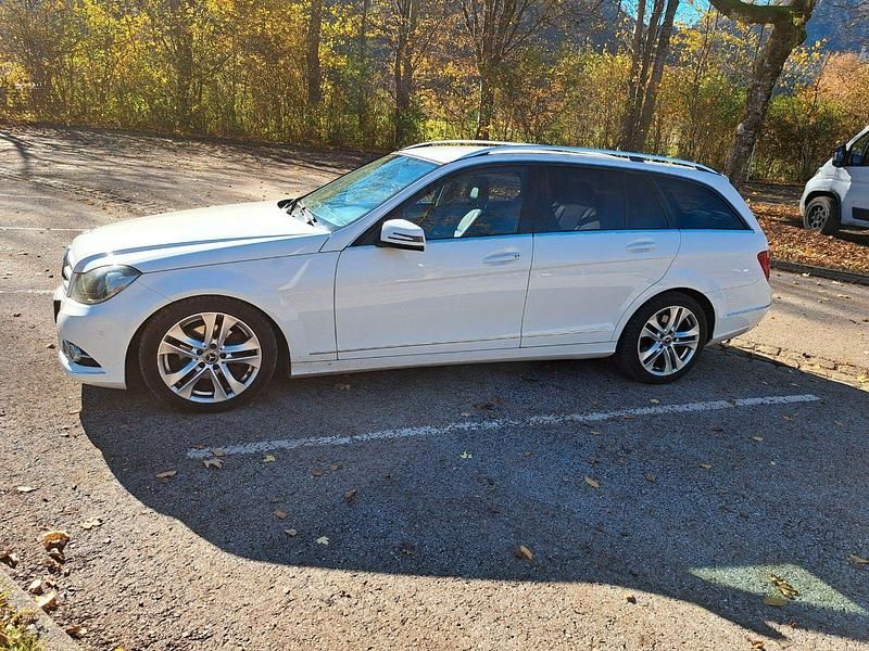 Weiß Gebraucht 2012 Mercedes C220 Avantgarde Kombi | 5.710 € (Guter Preis) - Bild 1/3