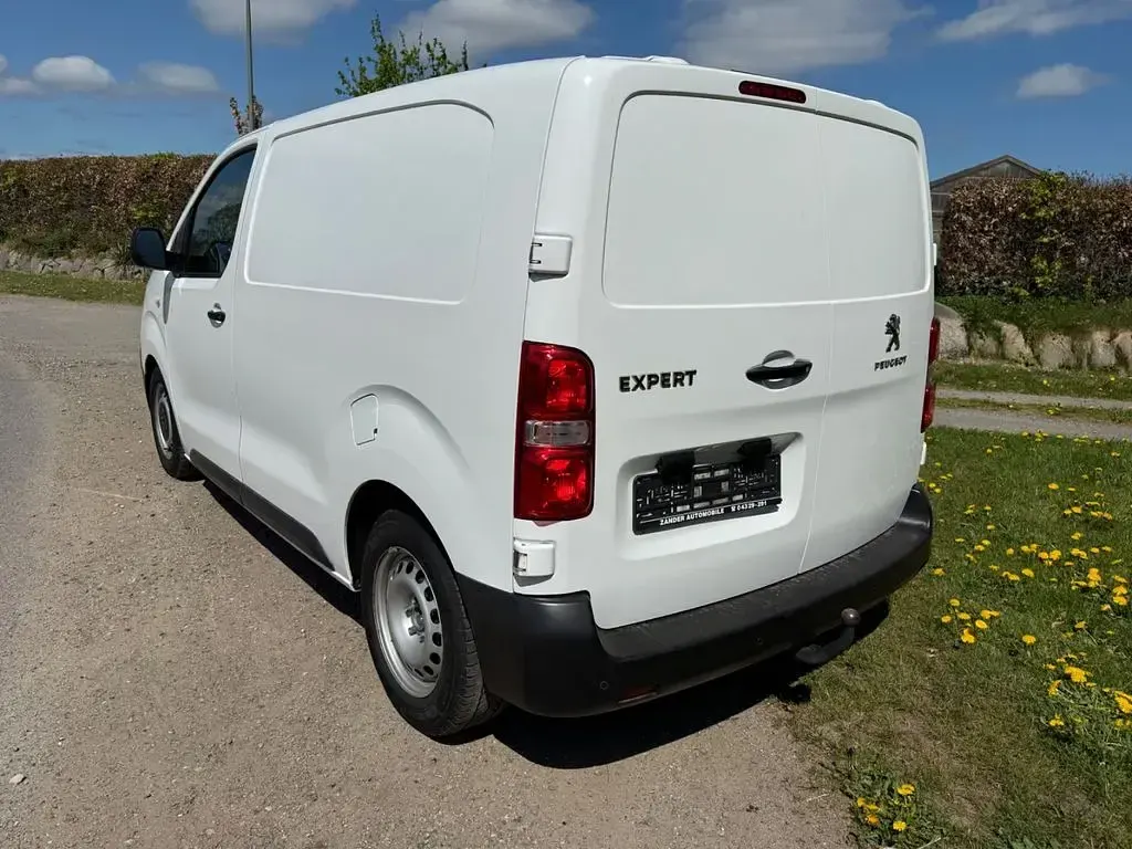 Gebraucht Peugeot Expert Premium 116 PS (85 kW) 2018 Weiß Van
