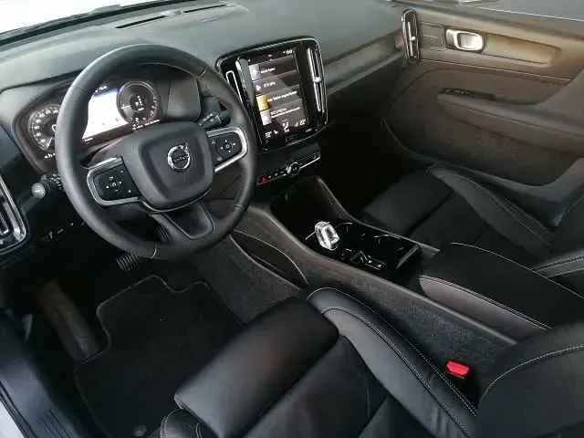 Gebraucht Volvo XC40 Plus 155 PS (114 kW) 2022 Grau SUV