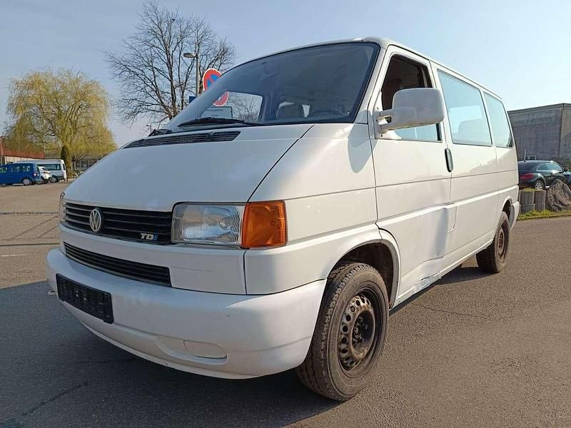 Weiß Gebraucht 2003 VW Caravelle Van / Kleinbus | 1.999 € - Bild 1/4