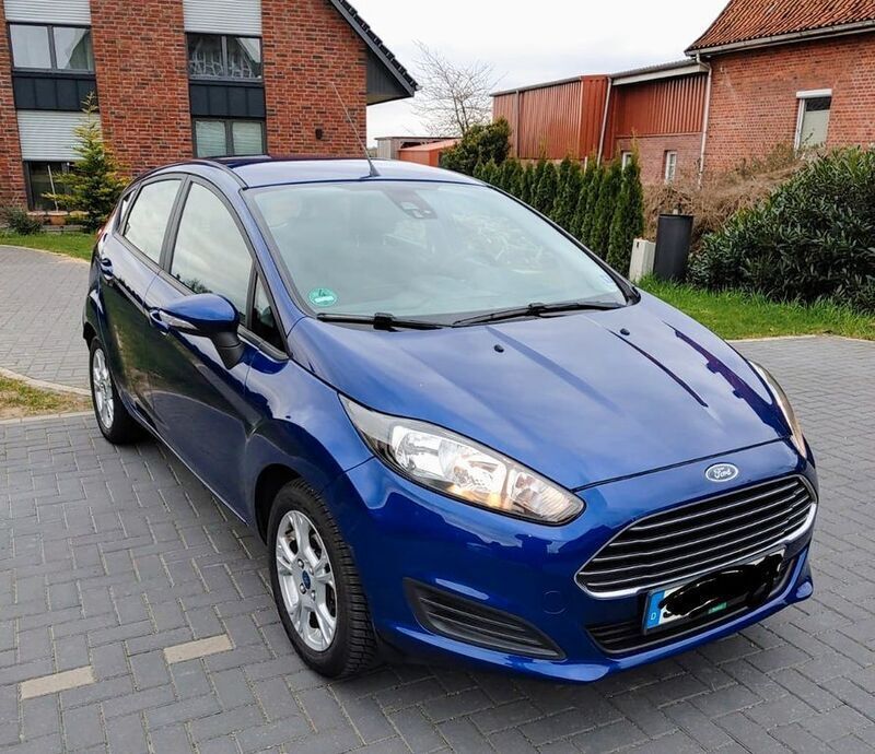 Blau Gebraucht 2014 Ford Fiesta Trend Kleinwagen | 6.490 € (Fairer Preis) - Bild 1/4