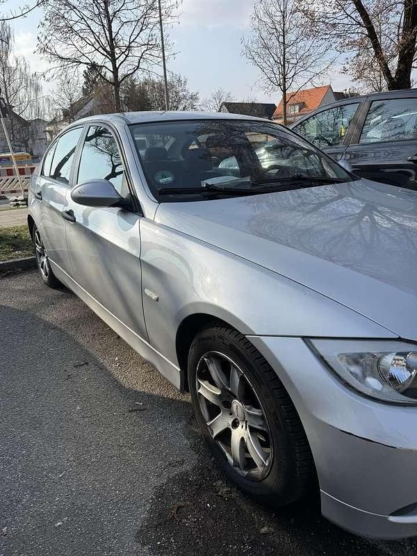 Gebraucht BMW 318 Basis 129 PS (94 kW) 2006 Grau Limousine