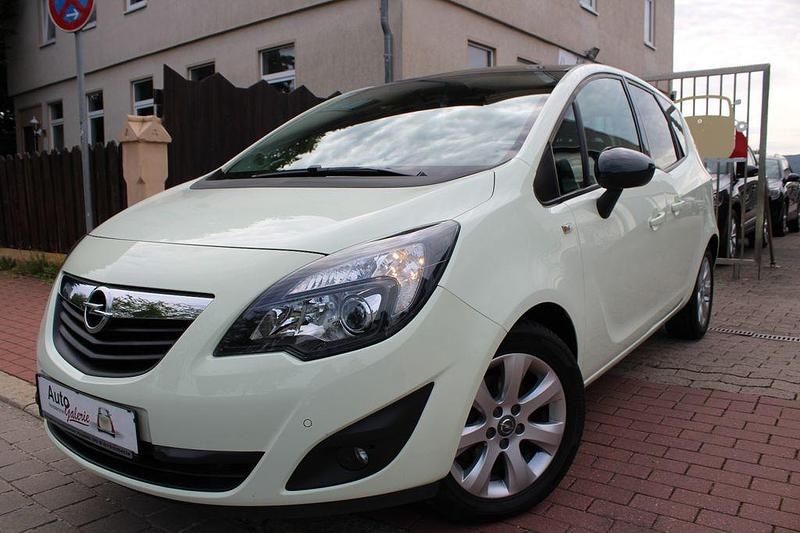 Weiß Gebraucht 2013 Opel Meriva Color Edition Van / Kleinbus | 4.990 € (Etwas zu teuer) - Bild 1/4