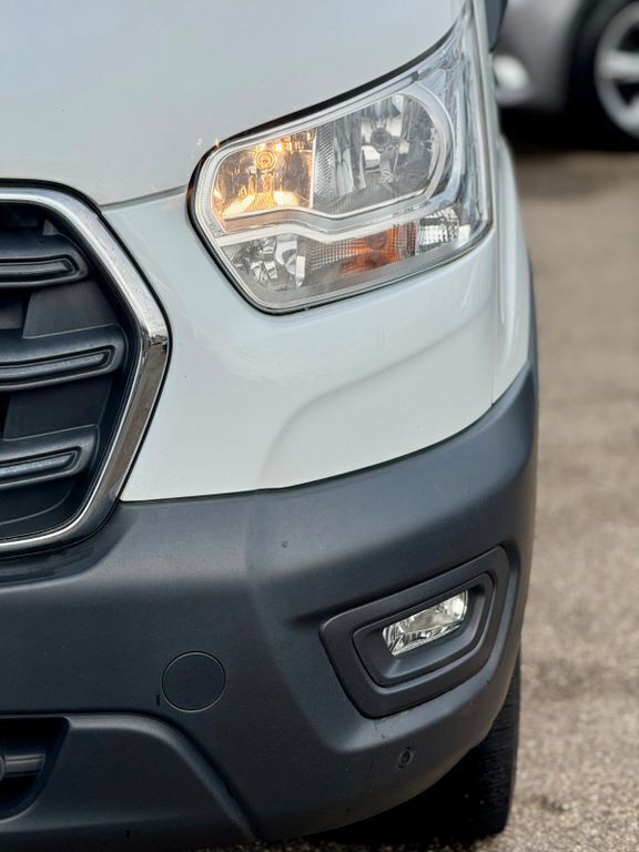 Gebraucht Ford Transit Trend 131 PS (96 kW) 2020 Weiß Van / Kleinbus