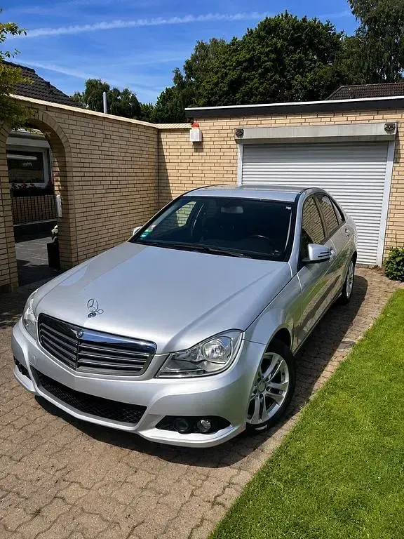 Gebraucht Mercedes C200 136 PS (100 kW) 2013 Silber Limousine