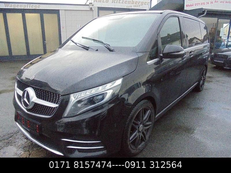 Obsidianschwarz metallic Gebraucht 2020 Mercedes V220 Avantgarde Edition Van / Kleinbus | 44.900 € (Superpreis) - Bild 1/4