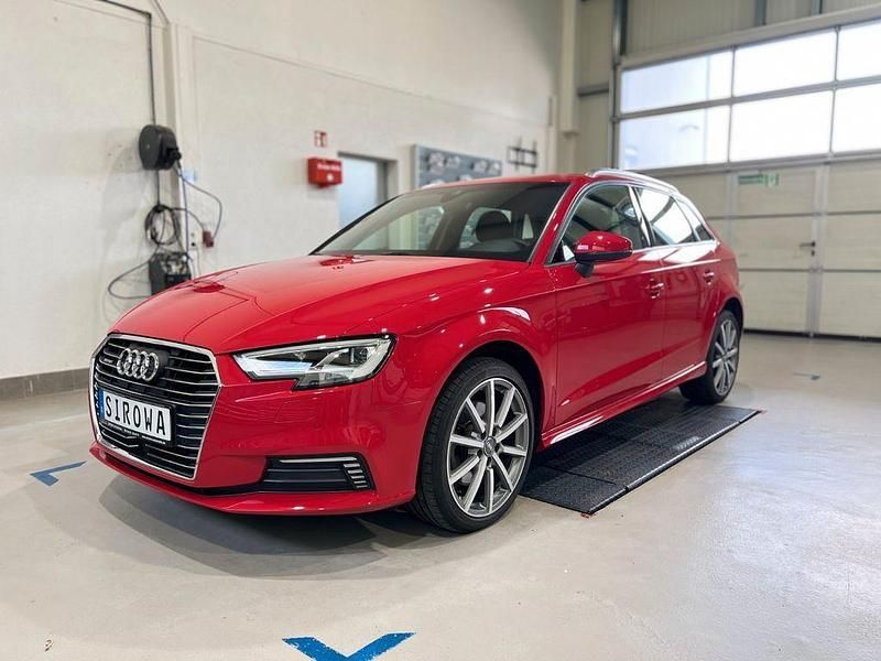 Rot Gebraucht 2020 Audi A3 Sportback e-tron Sport Limousine | 20.400 € (Guter Preis) - Bild 1/4