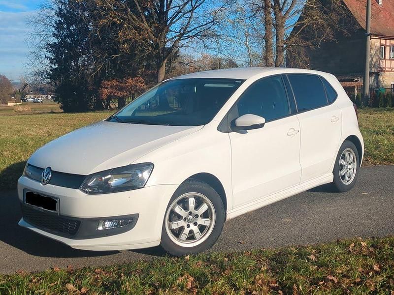 Weiß Gebraucht 2012 VW Polo Limousine | 5.499 € (Fairer Preis) - Bild 1/4