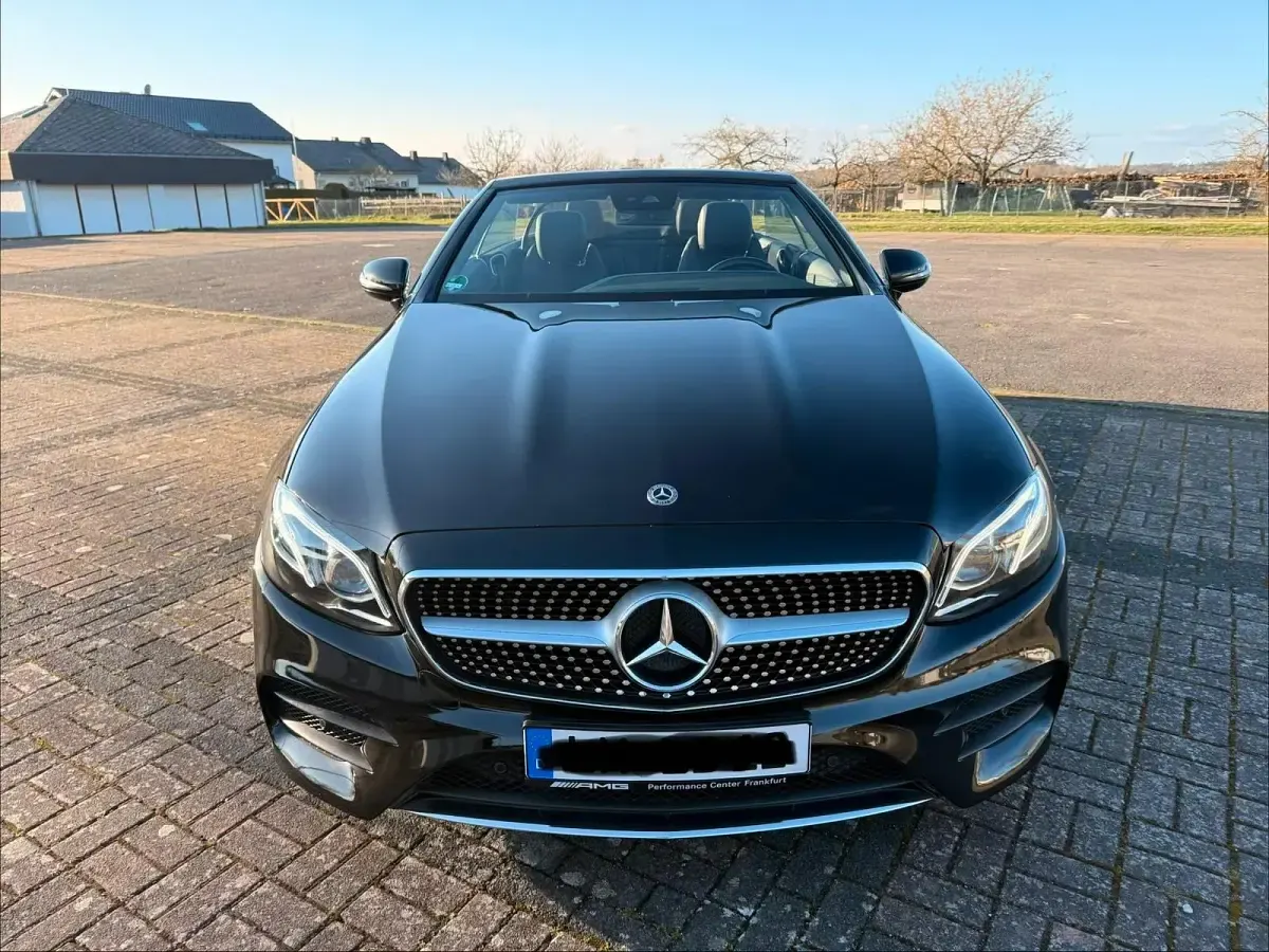 Gebraucht Mercedes E220 AMG line 194 PS (142 kW) 2018 Schwarz Cabrio