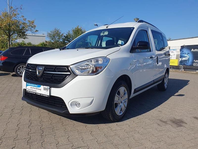 Weiß Gebraucht 2019 Dacia Dokker Comfort Van | 12.499 € (Fairer Preis) - Bild 1/4