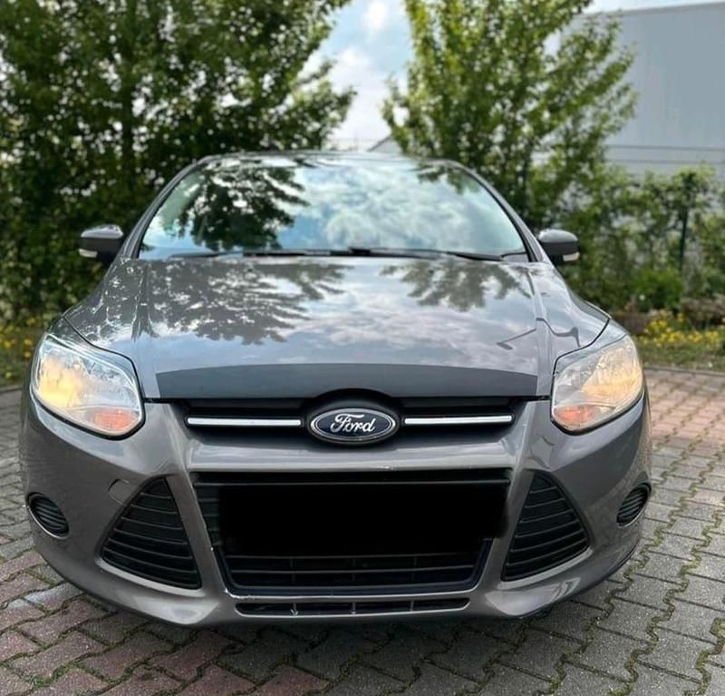 Blau Gebraucht 2011 Ford Focus Limousine | 4.200 € - Bild 1/4