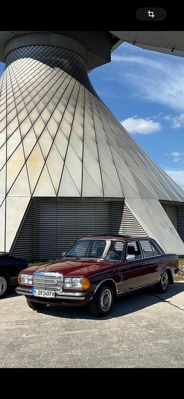 Gebraucht Mercedes 240 72 PS (52 kW) 1983 Rot Limousine