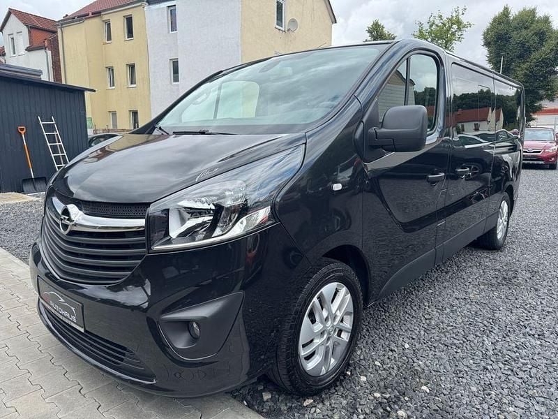 Schwarz Gebraucht 2017 Opel Vivaro Van | 17.999 € (Etwas zu teuer) - Bild 1/4