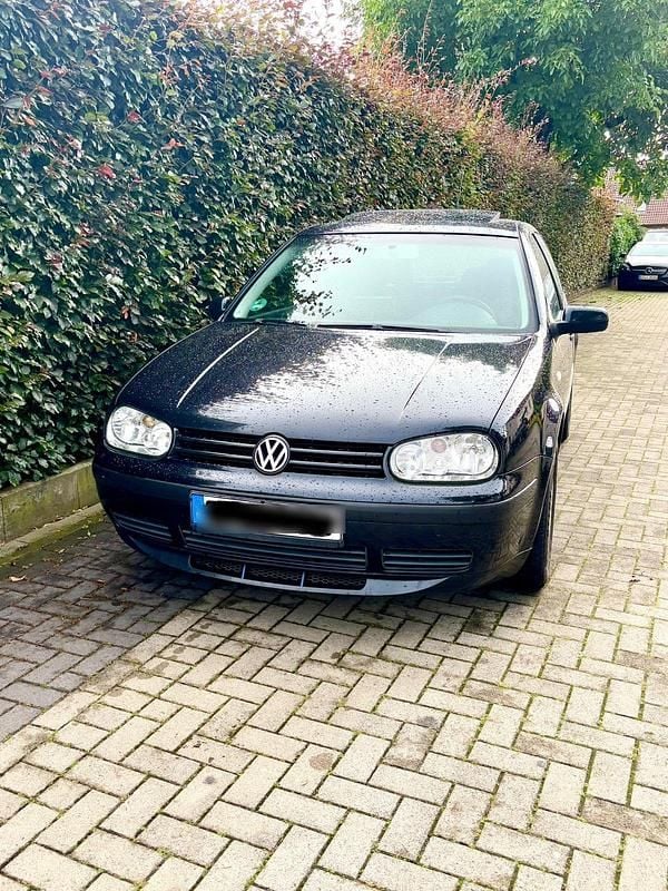 Schwarz Gebraucht 2003 VW Golf IV Kleinwagen | 1.900 € (Fairer Preis) - Bild 1/4