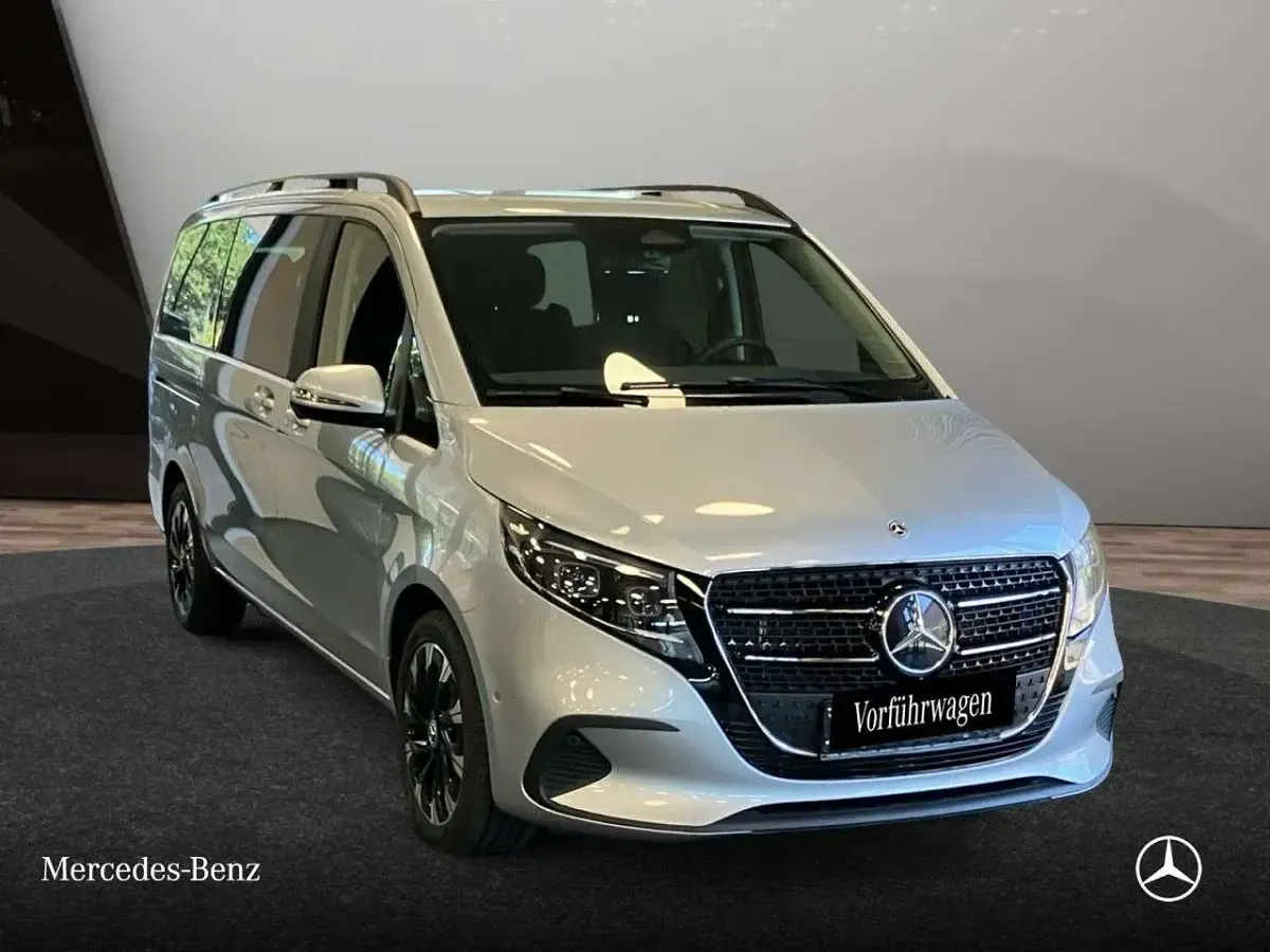 Gebraucht Mercedes V250 Style 190 PS (139 kW) 2025 Silber Van / Kleinbus
