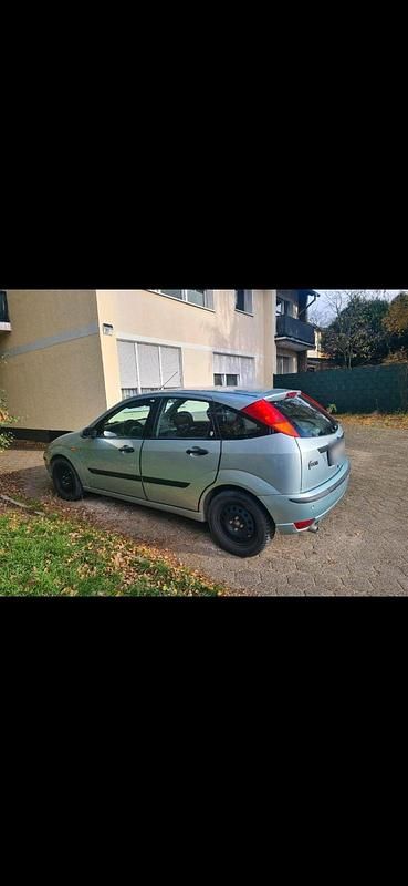 Second-hand Ford Focus 131 CP (96 kW) 2003 Albastru Berlinǎ