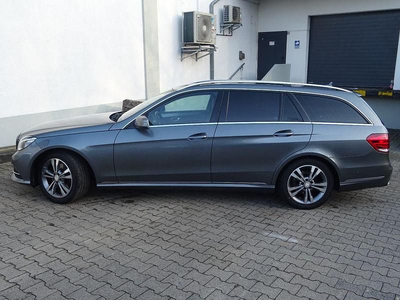 Gebraucht Mercedes E220 Avantgarde 170 PS (125 kW) 2016 Grau Kombi